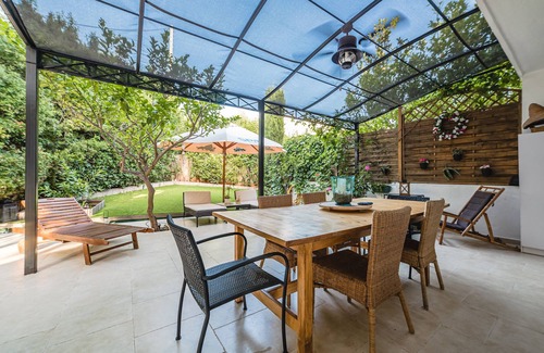 Saronida Villa | Seafront villa, 170sqm, 1min away from a sandy, almost privatenbeach! n