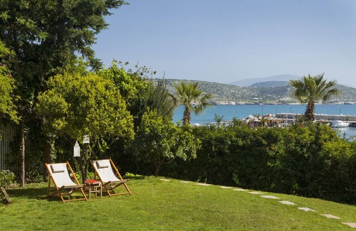 Varkiza Villa | SEAFRONT VILLA IN ATHENS RIVIERA