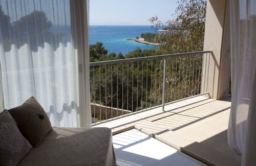 Milna (Brac) Villa | Seafront Villa with Heated Pool & Boat Mooring - Grocery & Chef Service optional