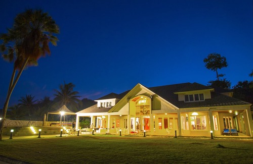 Pak Nam Pran Villa | Seafront villa with private infinity edge 16 m. pool