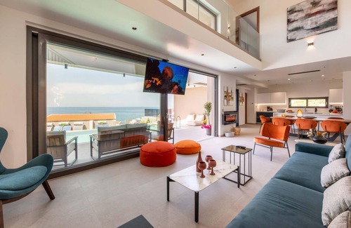 Kato Galatas Villa | Seafront villas I Free* Heated pools & 100m to Sea