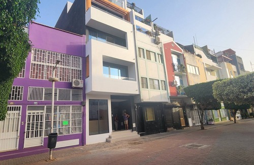 Praia Apartment | Seagull Plateau. 4A Studio on Rua Pedonal. Praia Central Near cafes & shops