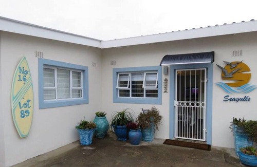 Port Shepstone House | Seagulls Beach House is a stylish, pet friendly, 4 bedroom, self catering home.