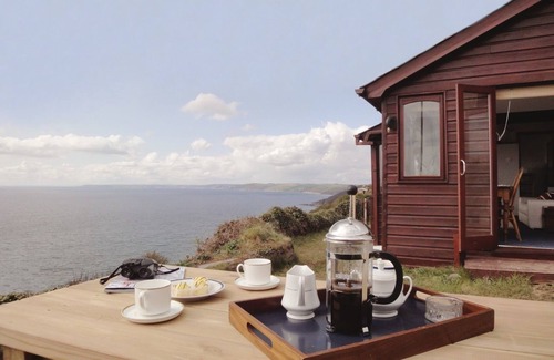 Saint John Cottage | SEAGULLS NEST, family friendly, with a garden in Whitsand Bay