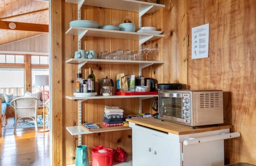Marshall House | Seamist Studio | Cozy Coastal Getaway w/Bay Views