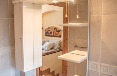 Monkstown Apartment | Seapoint Summary: Tas