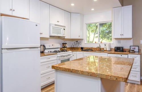 Anchor Bay House | Searenity by the Sea | Private Hot Tub