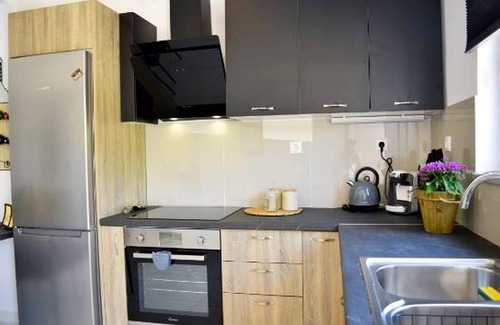 Gerani Apartment | SEARIVER APARTMENT-CH,2 bdr, on the beach,sleeps 6