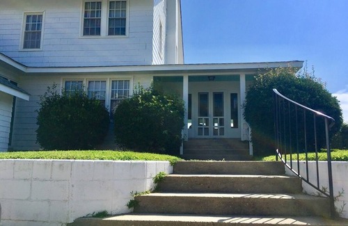 Northeast Virginia Beach House | Seas the Day - Beach front North End Home