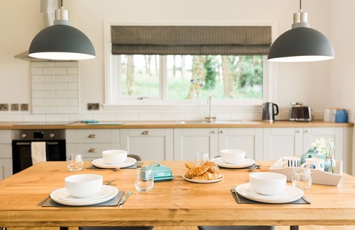Gatehouse-of-Fleet Cottage | Seascape - a lodge that sleeps 4 guests in 2 bedrooms