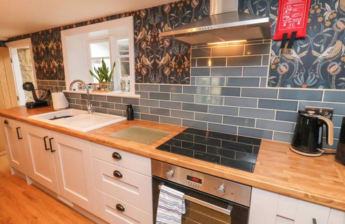 Marske-by-the-Sea Cottage | SEASCAPE COTTAGE, pet friendly, with open fire in Marske-By-The-Sea