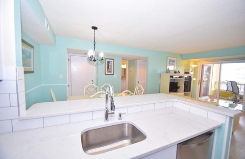 Heron Harbour Isle Condo | Seascape-Heron Harbour 200-9-Baywater 120th St, Pool, W/D, AC