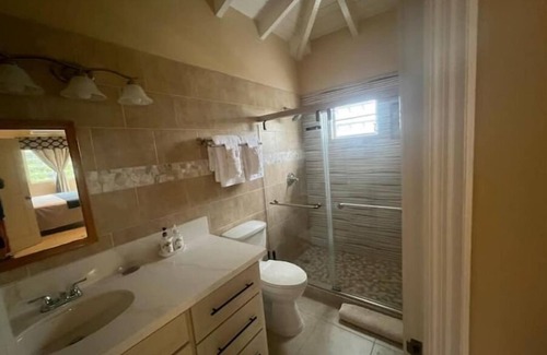 Saint George Parish Apartment | Seascape Modern Apt Near Airport