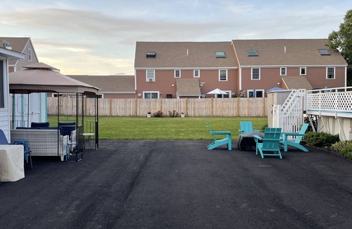 Old Orchard Beach Cottage | Seashell Cottages/JK Rentals - Cottage 4, 2 full beds, 1 twin