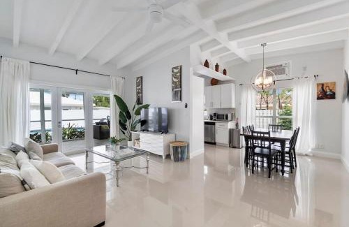 Dolphin Isles Apartment | Seashell Walk To The Beach Comfy Beds Firepit Pool