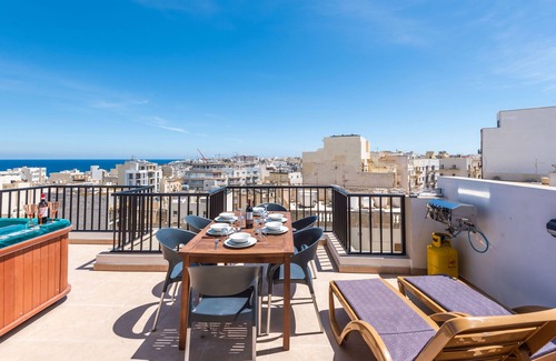 Bugibba Apartment | Seashells Seaview Penthouse With Hottub