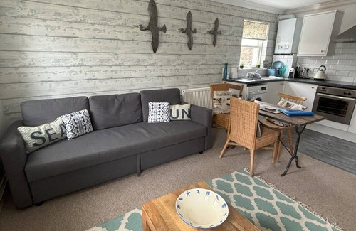 Eastbourne City Centre Apartment | Seashells. The Beach House central apartment with parking