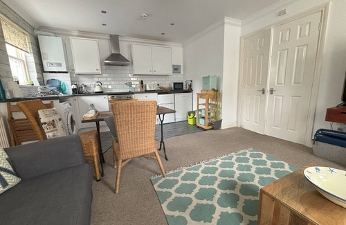 Eastbourne City Centre Apartment | Seashells. The Beach House central apartment with parking