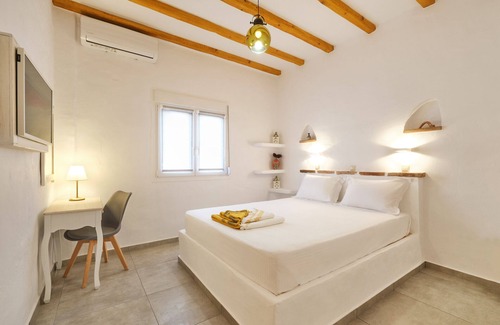Eresos-Antissa Apartment | Seaside 2BD beach apartment, Skala Eressos