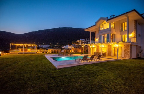 Fethiye City Center Villa | Seaside 4 Bedroom Villa Kalkan Elena Sarı