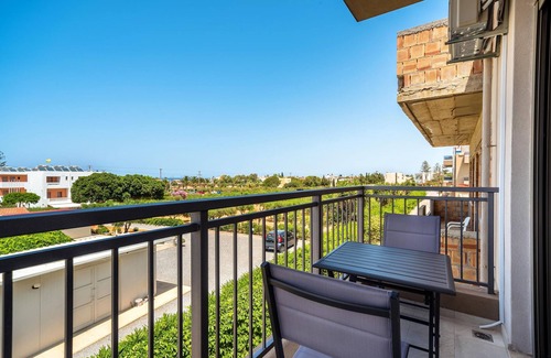 Agkisaras Apartment | Seaside Apartment with Balcony