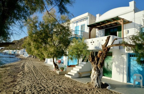 Tripiti Apartment | Seaside Apartment in Klima, Milos, 1st floor