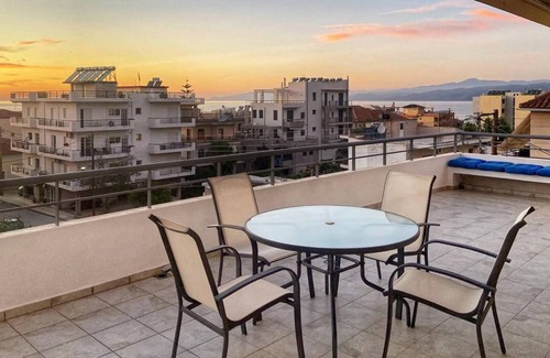 Kiparissia Apartment | Seaside Apartment, Walking Distance To The Beach.