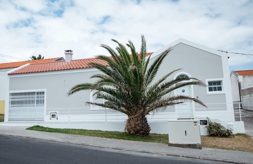 Capelas House | 🌊Seaside Azores Villa 🏡with natural pool, terrace & barbecue