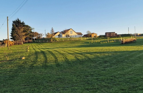 Cylch-Y-Garn House | Seaside Bliss Retreat - 5 Bedroom House