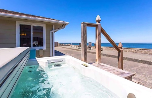 Sequim House | Seaside Cottage Beachfront Escape on Dungeness Bay
