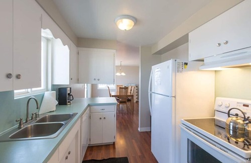 Sequim House | Seaside Cottage - Delightful cottage on Dungeness Bay