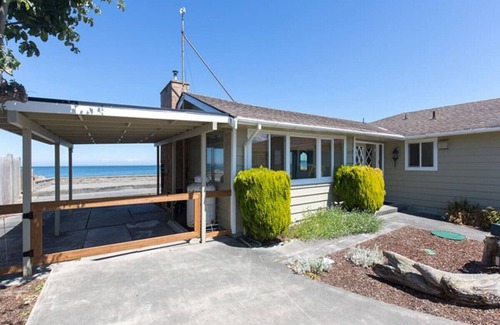 Sequim House | Seaside Cottage - Delightful cottage on Dungeness Bay
