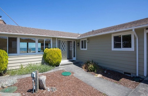 Sequim House | Seaside Cottage - Delightful cottage on Dungeness Bay