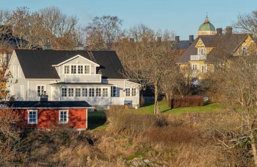 Etelainen District Apartment | Seaside Cottage in Suomenlinna Island