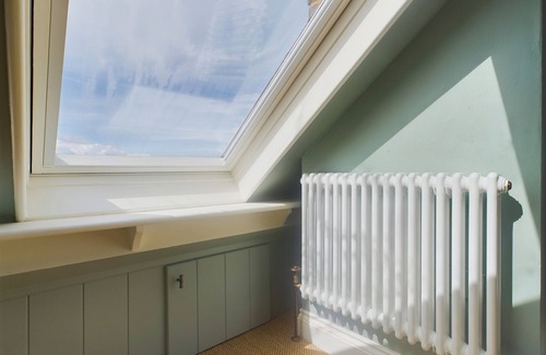 Isle of Grain Cottage | Seaside Cottage Retreat in Leigh-on-Sea