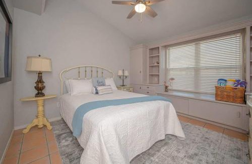 Harbor Oaks House | Seaside Cottage with water views!