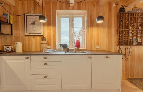 Velbastaur House | Seaside Escape - 2 Bedroom Home with Stunning Views