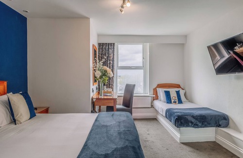 Westcliff-on-Sea Hotel | Seaside Escape Steps from Adventure Island & Priory Park