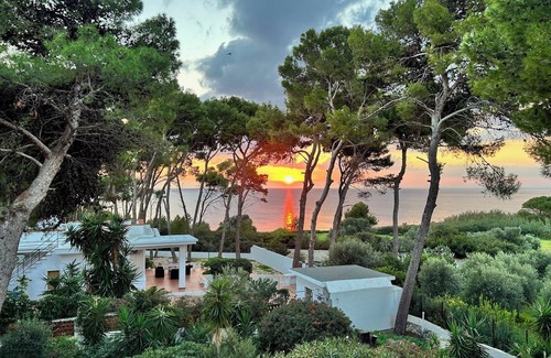 Taranto Villa | Seaside Escape with Stunning Views – Steps from Taranto’s Best Beaches!