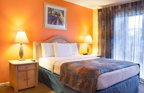 Palm Coast Hotel | Seaside Getaway! Two Stylish Accommodations with Pool Access!