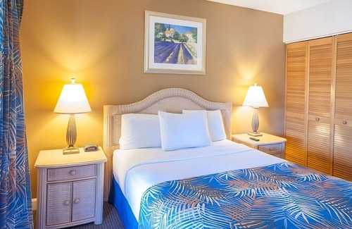 Palm Coast Hotel | Seaside Getaway! Two Stylish Accommodations with Pool Access!