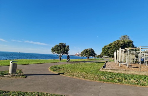 Napier House | Seaside holiday home in the front row! With panoramic views across Hawke Bay