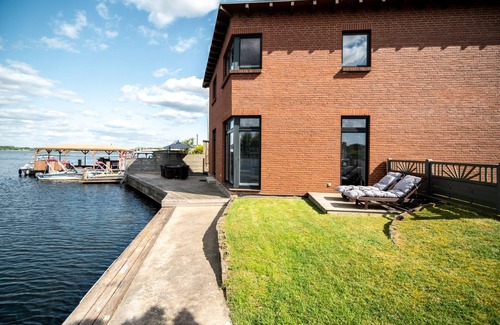 Muritz House | Seaside House vacation home with direct lake access and sun terrace
