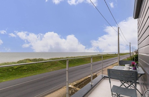 Saint-Marcouf Cottage | Seaside house with balcony, parking, and WiFi