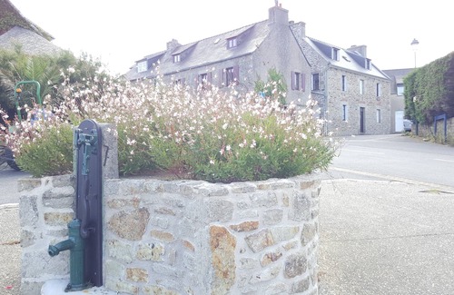 Roscoff Apartment | Seaside in Roscoff, studio for 2 people, sea view, close to shops, beach