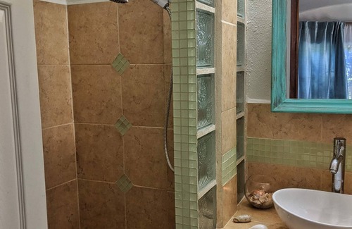 Antoneys Cay Bed & Breakfast | Seaside Inn: Seahorse Suite- Private Pool! West Bay Beach!