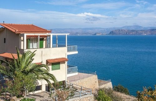 Lerna House | Seaside maisonette in Kiveri, near Nafplion.