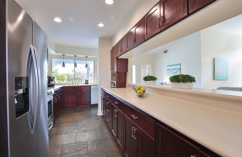 Palma Sola House | Seaside Memories - 10 minutes to the beach, lake view, pool, A/C gaming room