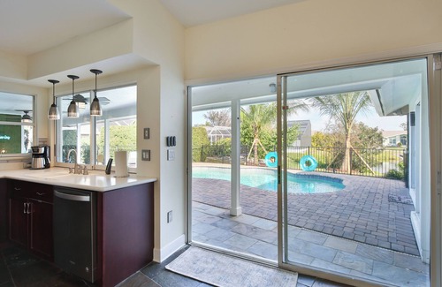 Palma Sola House | Seaside Memories - 10 minutes to the beach, lake view, pool, A/C gaming room
