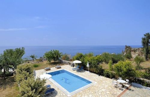 Lefktron Villa | Seaside Mulberry Villa in Stoupa